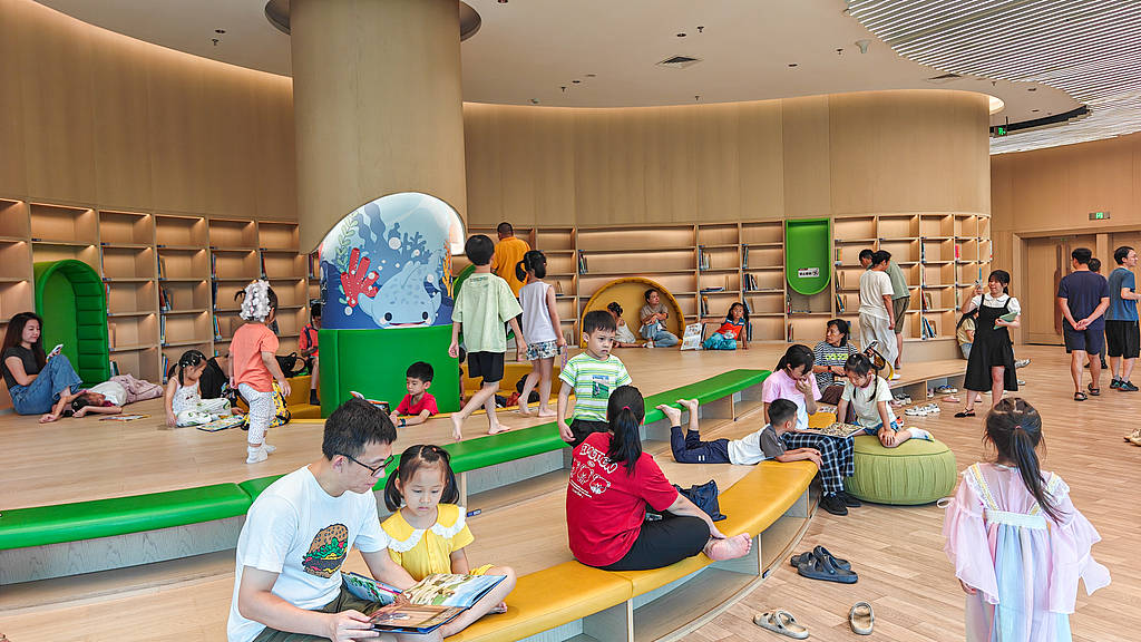 多地图书馆批评放娃现象，责备家长也没用