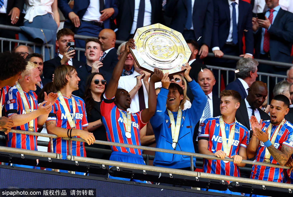 埃泽兴奋接到阿森纳电话，热刺愤怒回应！球迷准备迎接新魔法！