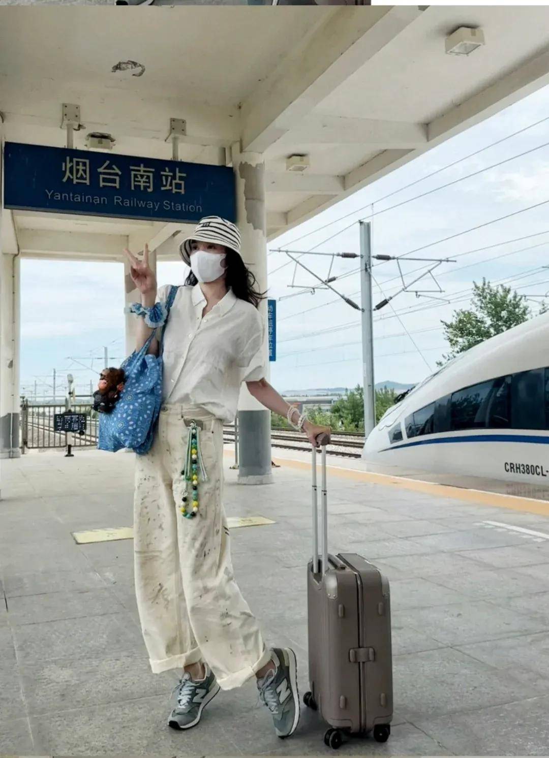 杨幂把钥匙扣扎在马尾上，瞬间实现满39减20！