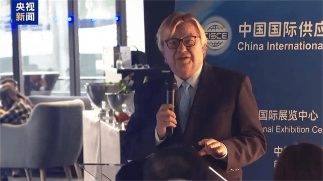 “马克龙必须下台！”10万人堵在首都示威，8万军警严阵以待