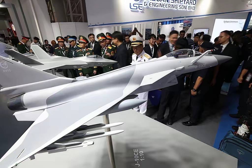马来西亚防长访华首日，直奔4马赫的鹰击-12E，南亚国家或再添航母杀手？