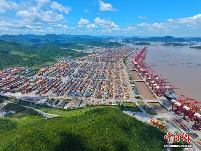 上半年浙江宁波口岸出口破万亿元人民币