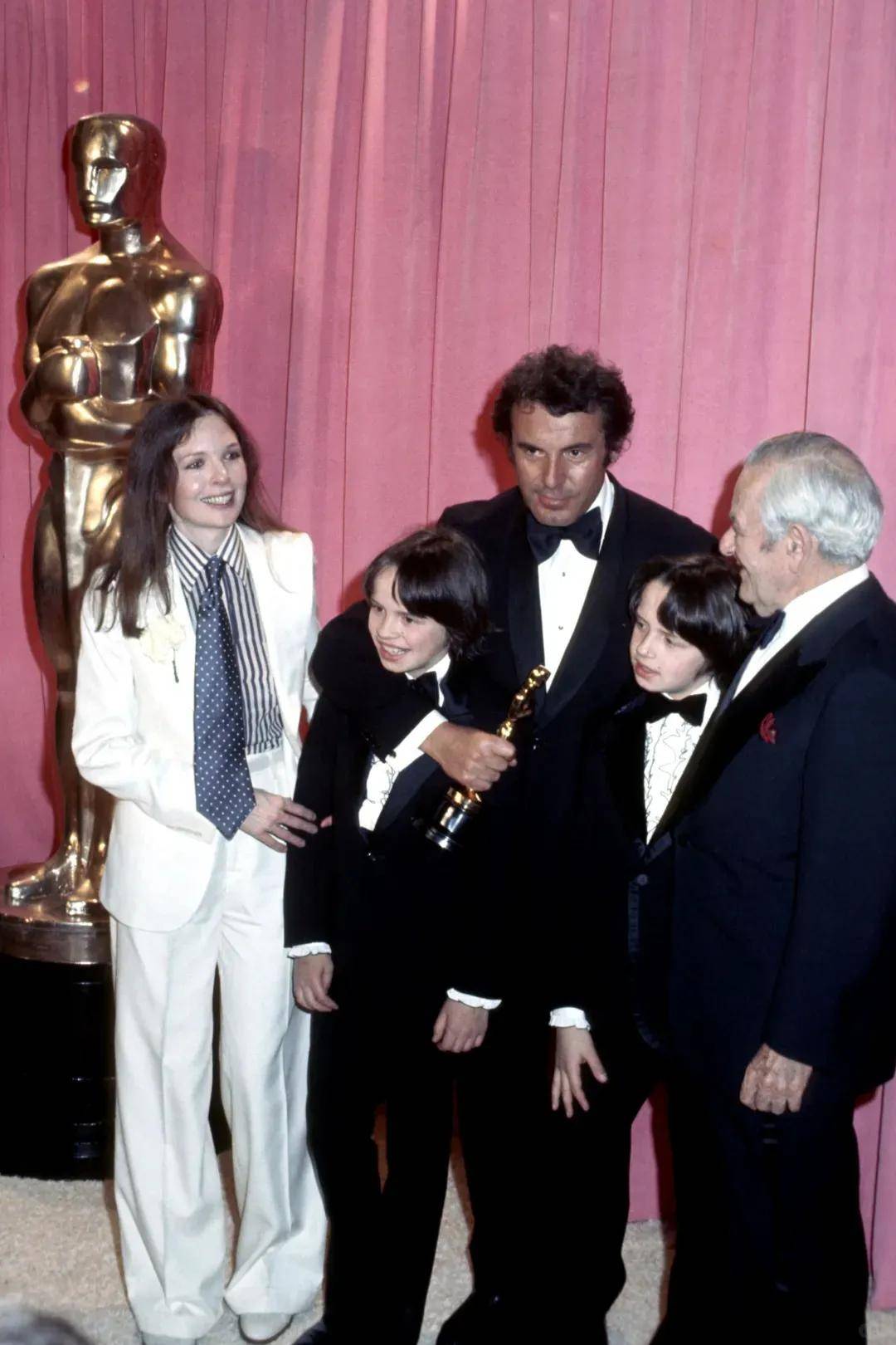 79岁奥斯卡影后离世，她是男神收割机，松弛中性风穿搭鼻祖