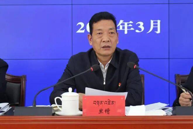 纪委通报：副局长被留置当日，还在收礼