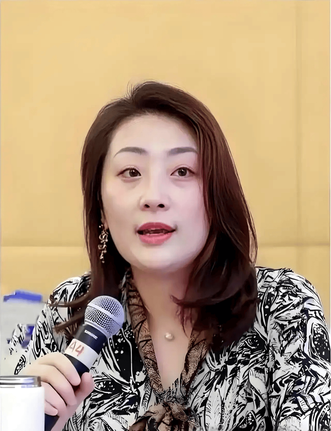 辞职第41天，宗馥莉重新启用“娃哈哈”